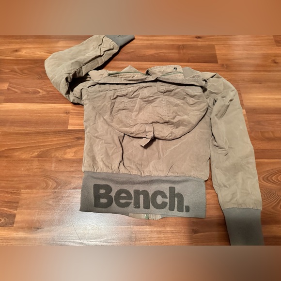 Green Bench Jacket. Size S - Picture 8 of 8